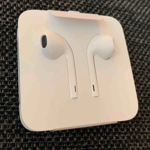  - Äkta hörlurar har 3 andra par🥰super bra är dom❤️❤️