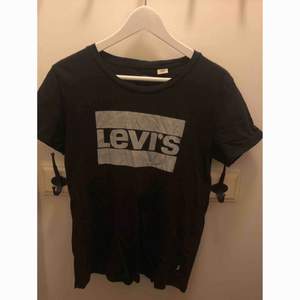 Levis T-shirt i storlek s✨ Köparen står för frakt
