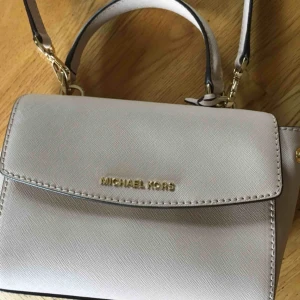  - Michael kors väska. Aldrig använd