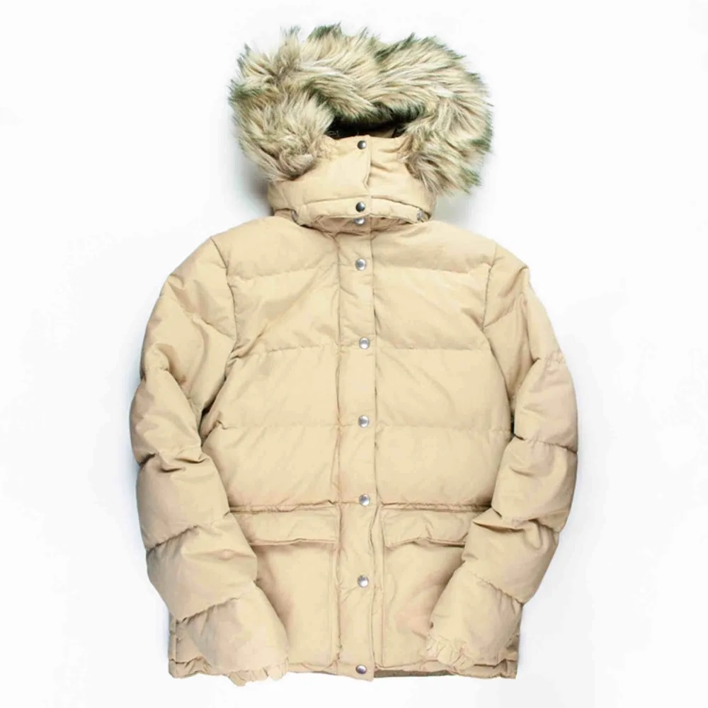 Retro Ralph Lauren Denim & Supply down puffer jacket in beige SIZE Label: S/P, fits best XS-S Model: 161/S Measurements (flat): length: 68 pit to pit: 51 sleeve inseam: 48 Free shipping! Ask for the full description! No returns!. Jackor.