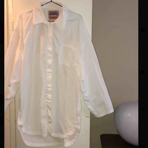  - Acne skjorta. Kollektion BLÅ KONST.  Over sized 