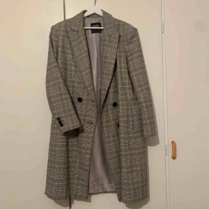  - Nästintill oanvänd kappa/ jacka från Zara! Strl L men mer som en M