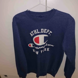  - Champion tröja sällan använt är i bra skick köpte den för ett halv år sedan