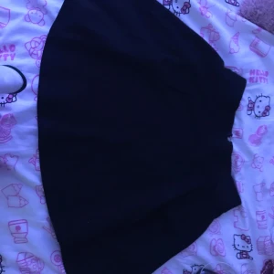 Kjol storlek S - kjol från H&M i storlek S använd 2 ggr😎