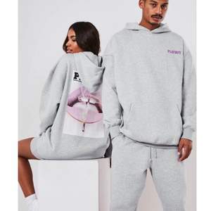 Missguided x Playboy oversized hoodie. Storlek 34 men stor. Ouppackad då jag råkade beställa två exakt likadana. Om flera är intresserade får ni gärna buda!