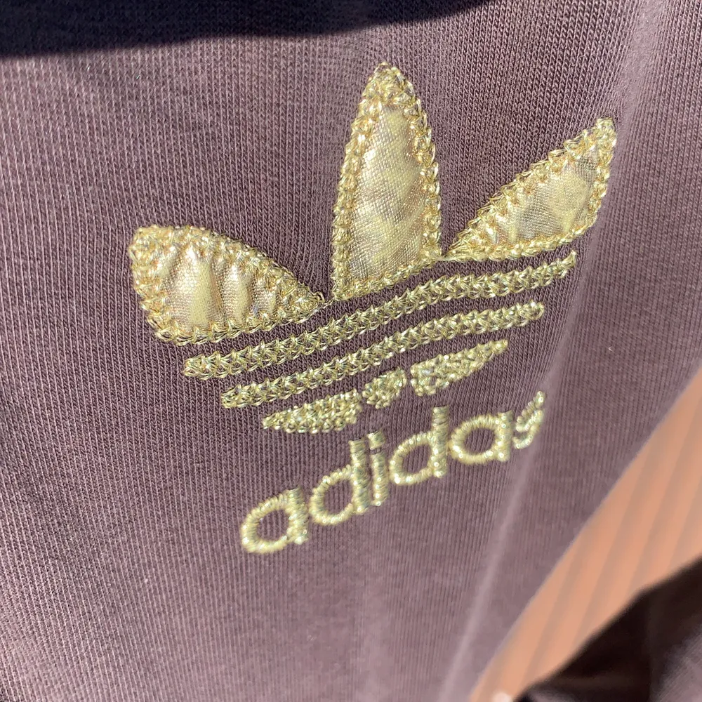 Adidas storlek xxl brun/guld bra skick . Jeans & Byxor.