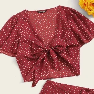 SHEIN topp, XS - Fin topp ifrån SHEIN. Aldrig använd, endast testad. Finns ev en matchande kjol till, oxå XS🥰 Egna bilder fixas vid intresse