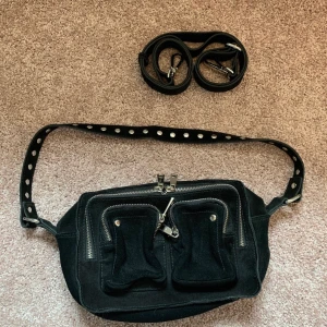 Nunoo - Nunoo väska. Näst intill oanvänd. Svart. Den stora modellen