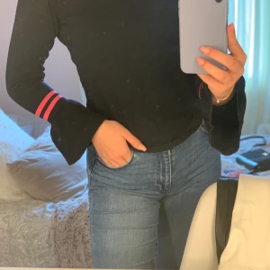 Tröja från garcia jeans - Säljer nu denna snygga tröjan från garcia jeans pgr av för liten 