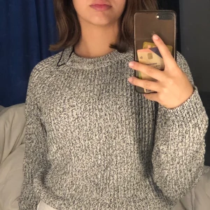 Stickad tröja - En vanlig stickad tröja