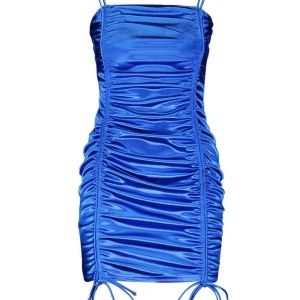 Klänning - Från Boohoo, helt oanvänd med lapp kvar