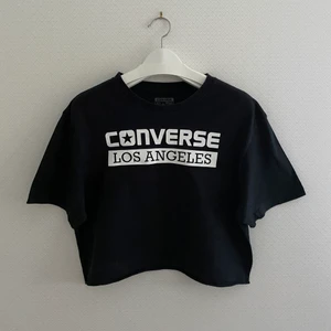 Converse magtröja - Avklippt svart t-shirt från Converse:) Frakt: 22kr