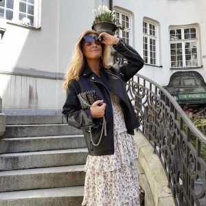 Nakd x afj klänning - Säljer denna supersöta klänningen som Frida Tordhag har designat, har aldrig använt den! 💕 frakt tillkommer! Den är jättefin verkligen. Helt slutsåld