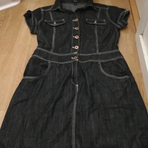 En klänning  - En jeans klänning från lindex storlek 36 