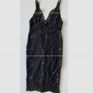 Snygg svart klänning🥰 - Som ny, använt två ggr☺️