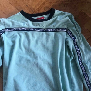 - Äkta supreme tröja Size M