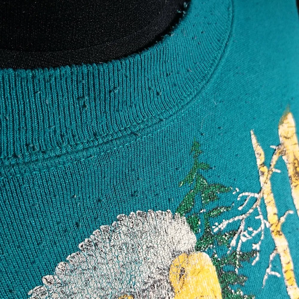 Superfin grön sweatshirt med djurmotiv, något nopprig - syns på andra bilden. Tröjor & Koftor.