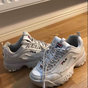  - Säljer mina knappt använda fila skor, pågrund av för liten storlek. Jag kan mötas upp i Uppsala, eller så står köparen för frakten :). 