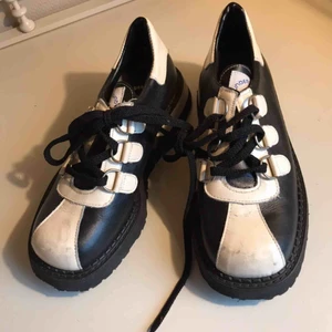  - Vintage, underground creepers i storlek 36/37.  Tillverkade i England som originalmodell som ej säljs längre! Köpta second hand och bekvämt ingångna.  Säljer för 400kr, men pris kan förhandlas vid snabb affär!  Kan frakta mot porto eller mötas i Göteborg.
