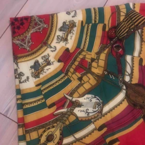  - En sjal i silke. Vintage! 