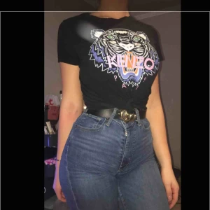  - Äkta Kenzo t-shirt. Ordinarie pris 1200kr. Mycket bra skick och är knappt använd. 