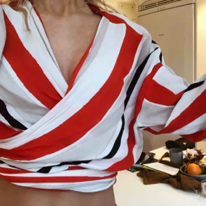  - Världens finaste topp med knytning. Du kan byta på fler olika sätt, jag har knutit banden i ryggen men går lika bra att knyta på framsidan, vira två eller ett varv osv. ❤️