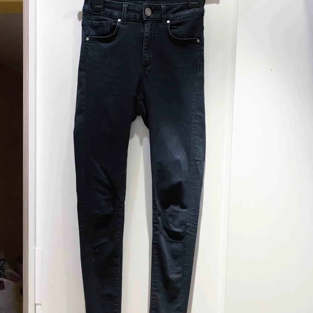 Jeans från Bik bok. Knappt använda. Storlek: XS 80 kr Köparen står för frakten. Jeans & Byxor.