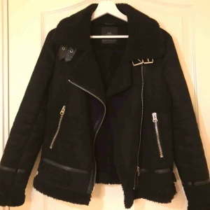  - Jacka från Zara. Köpt för 800. Fint skick. Köparen står för frakt