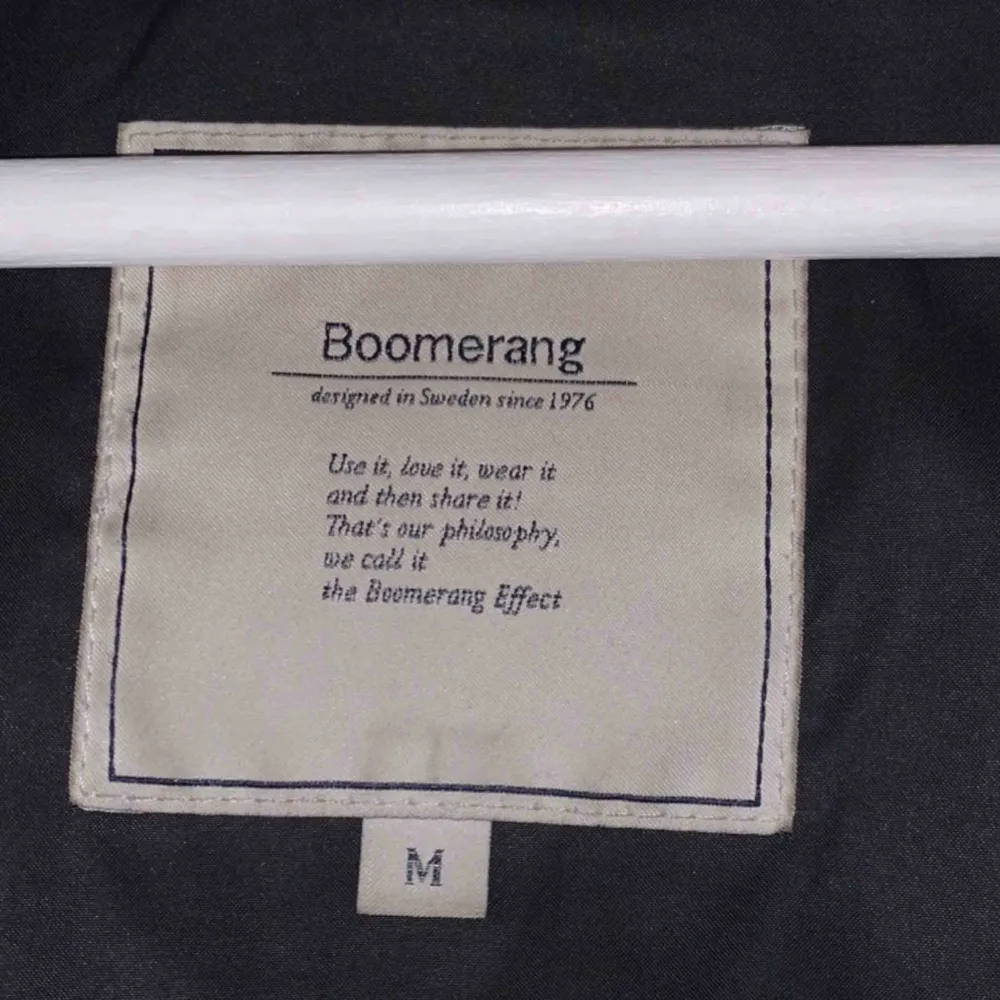 Säljer nu min boomerang i storlek M,  Pälsen medföljer!!  Varsamt använd.. Jackor.