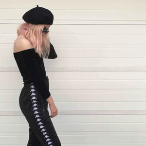  - Kappa brallor!! Bara använda när bilden togs, köpta på Urban outfiters för ca 600kr, storlek S men passad xs-m då man kan dra åt dom i midjan 