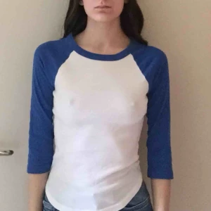  - Tröja från H&M divided, XS. > ALLA KLÄDER SOM KÖPS, TVÄTTAS OCH STRYKS INNAN SÄNDNING.