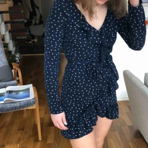  - Jätte fin klänning till sommaren/våren, gillar den väldigt mycket men det är tyvärr för liten för mig. Kan mötas up eller frakta den✨⚡️