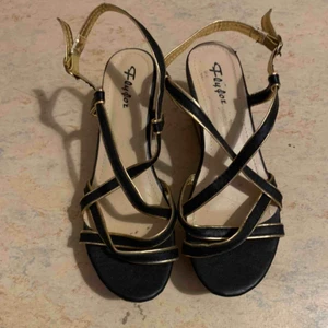  - Klack med kork, strl 38, väldigt bekväma.  50kr + frakt! 