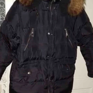  - Säljer denna fina varma jacka i nyskick ! 
