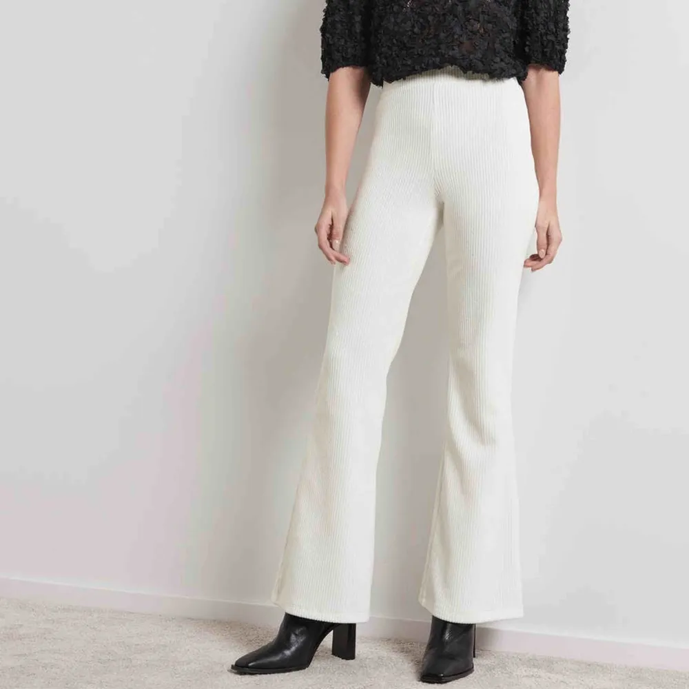 Söker dessa byxor från Gina tricot 💕storlek xs eller s👏. Jeans & Byxor.