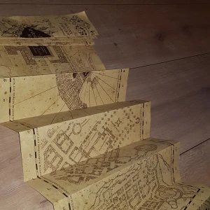 The Marauders Map - The Marauders Map från Harry Potter, köptes för några år sedan för 500 spänn men är i väldigt fint skick. Bara stått som en prydnad. Säljer för 200 + 63kr för Postnords spårbara frakt vilket jag tycker är säkrast. 