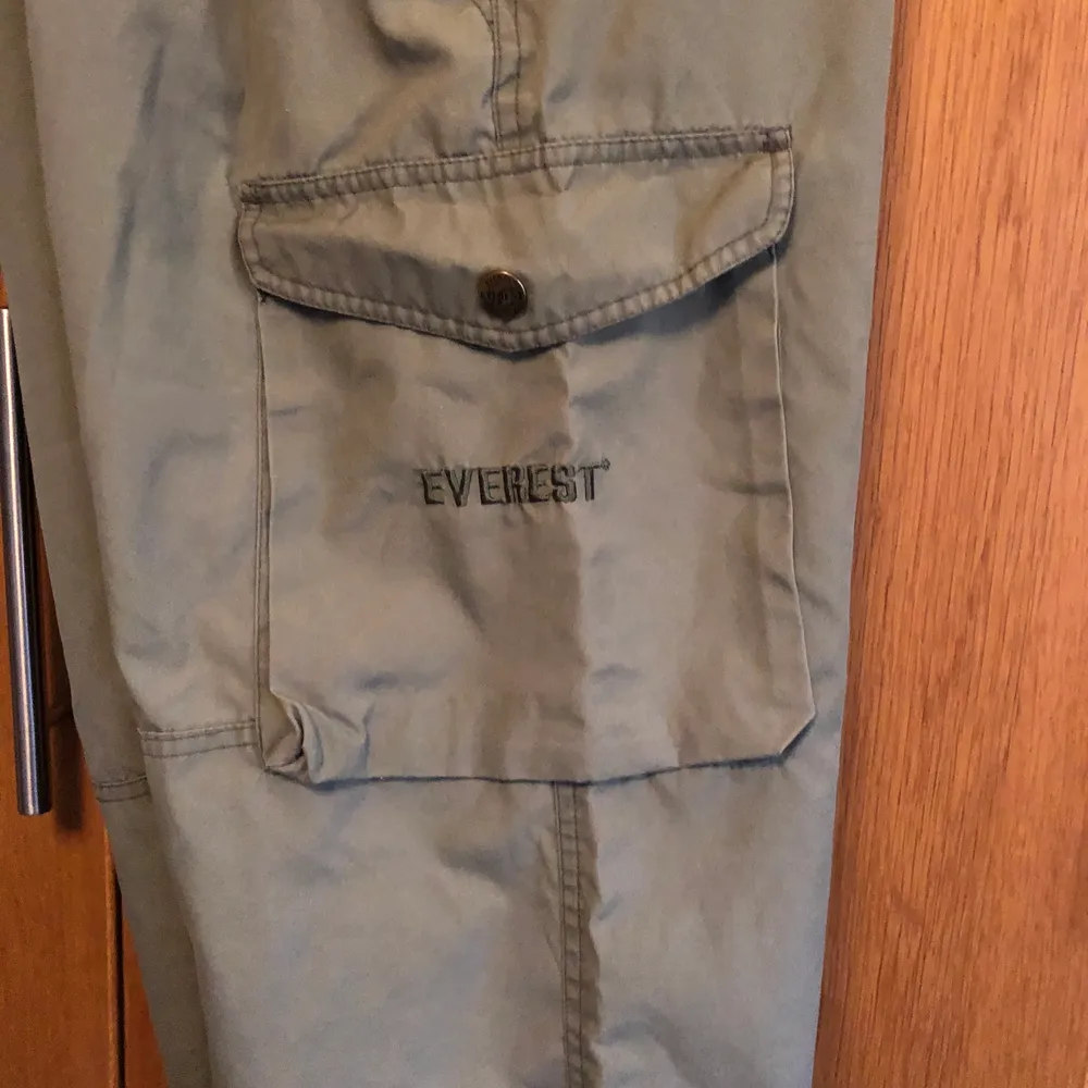 Vintage cargopants/ friluftsbyxor från Everest strl M.. Jeans & Byxor.