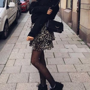 Leopardkjol/klänning - Säljer denna leopardklänning som jag klippt, med tröja över är det en kjol. Nypris: 399kr
