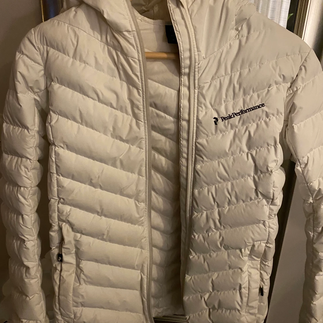 Vit peak jacka i fint skick