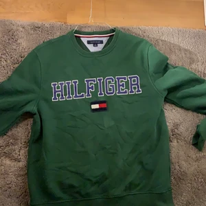 Tommy hilfiger tröja  - Tommy hilfiger tröja i storlek M bra skick köpt i USA 