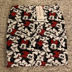 Minnie mouse kjol - Helt ny! Fler bilder kan skickas vid önskning 