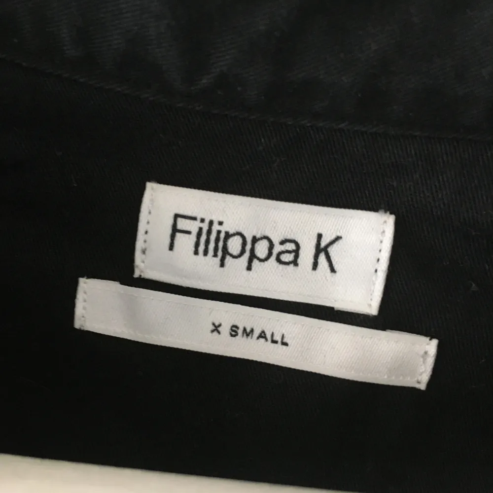 Filippa K xs svart skjorta grandad collar. Skjortor.