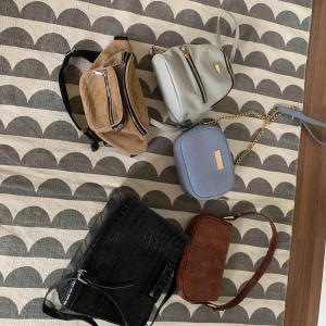 Väskor - Säljer en massa väskor som inte kommer till användning!  100kr/st! Skriv för intresse🥰🥰