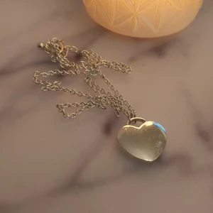 Hjärt halsband - Jätte fint hjärthalsband att kanske ge bort till någon som betyder mycket eller ha på sig själv ♥️ frakt ingår