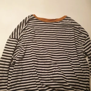 Randig tröja från HM strl S - Jätte snygg tröja från HM i strl S. Start bud 50kr⚡️