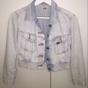  - Jeansjacka från JC, köpt för några år sedan men i mycket bra skick.  Möts upp i Stockholm! 