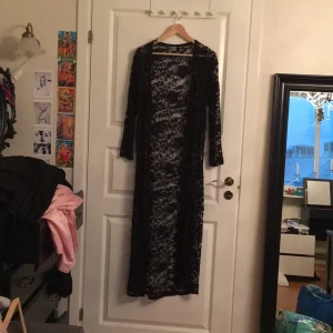  - En skit fin lång spets kofta, eller vad man ska kalla det :) 