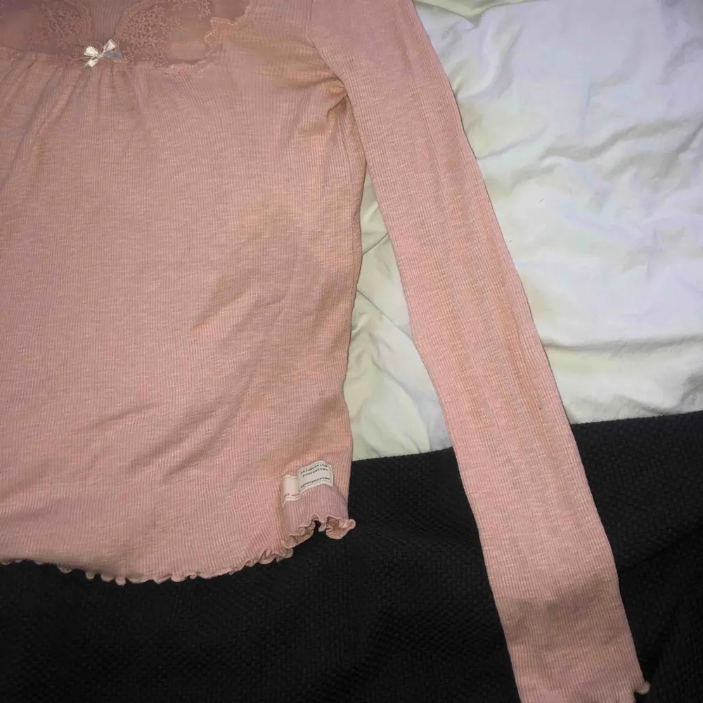 Söt rosa långarmad tröja från odd Molly, helt oanvänd. . Blusar.