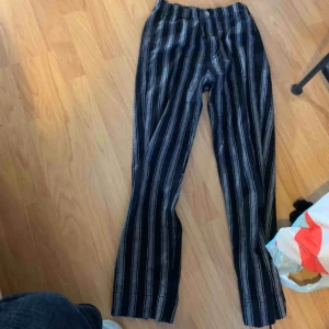  - Brandy Melville tilden pants, jättefina. De är One Size men de är väldigt stretchiga. 