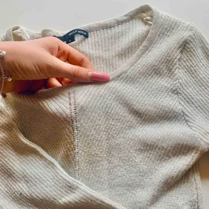  - Tajt silver tröja, jätte fin och super bra skick. Säljer pga används inte. 